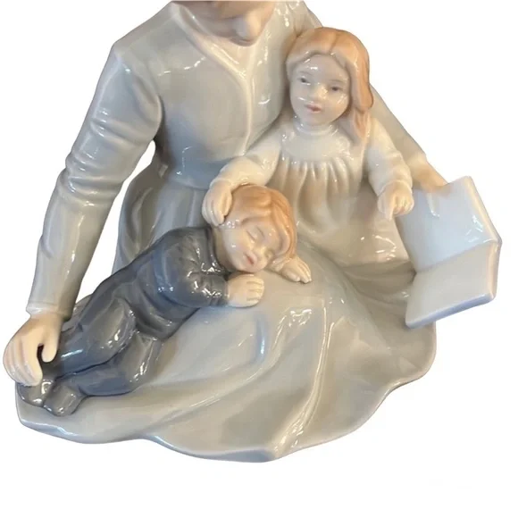 1984 AVON A Mothers Touch Porcelain Figurine Vintage Mothers Day - Picture 2 of 4